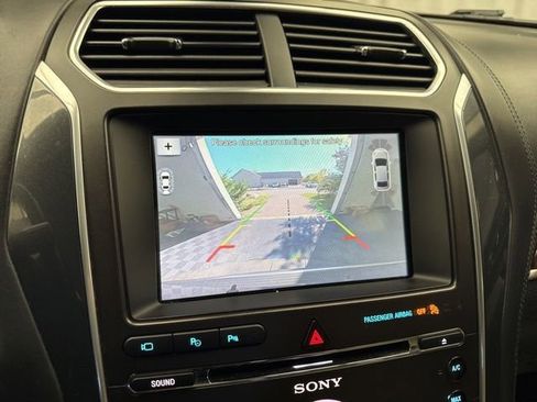 Used 2018 Ford Explorer Platinum image 32