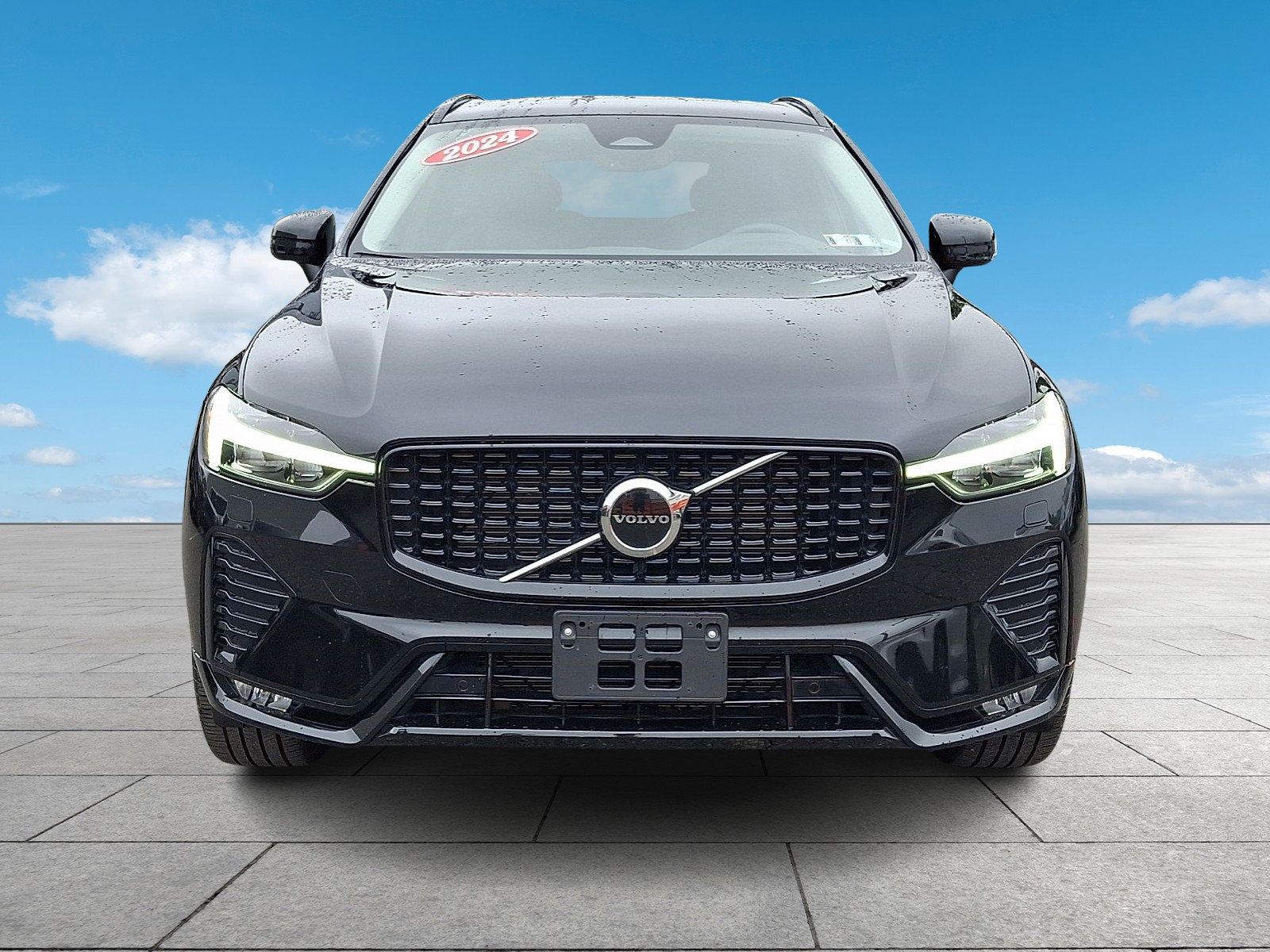 Used 2024 Volvo XC60 B5 Core w/ Protection Package Premier AWD/4WD image 2