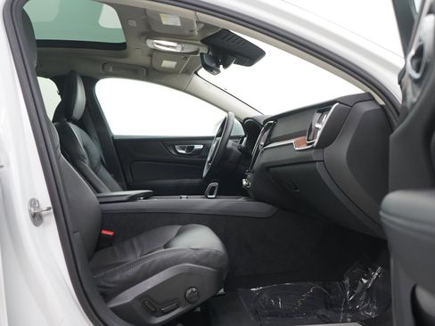 Used 2025 Volvo V60 B5 Cross Country Plus AWD/4WD image 11