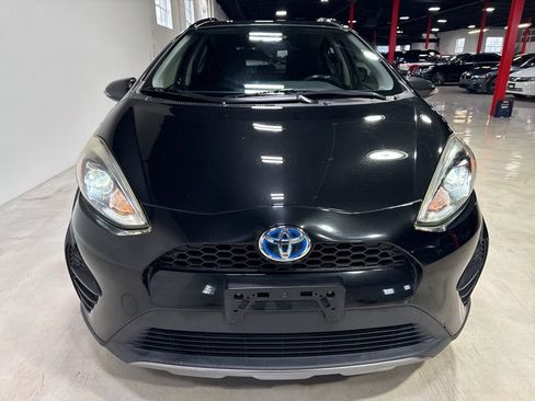 Used 2019 Toyota Prius C image 9