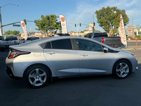 Used 2017 Chevrolet Volt LT FWD image 12