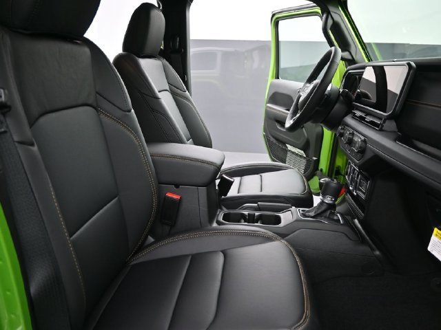 New 2026 Jeep Wrangler Unlimited Sahara w/ Whitecap Package AWD/4WD image 25