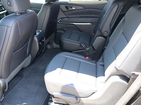 Used 2026 Chevrolet Traverse LT FWD image 5