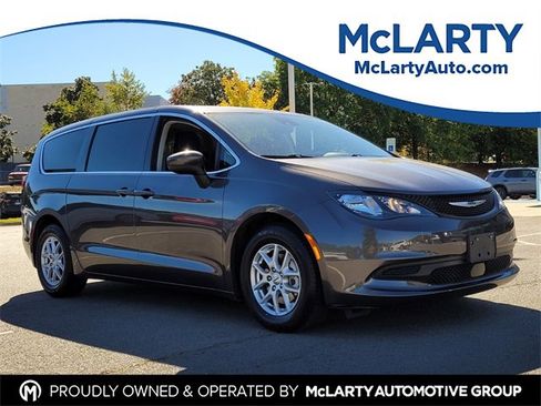 Used 2023 Chrysler Voyager LX image 1