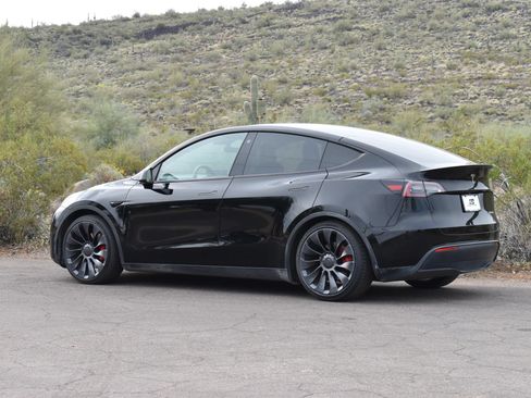 Used 2024 Tesla Model Y Performance AWD/4WD image 5