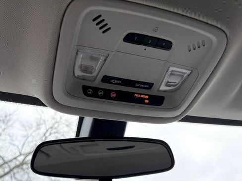 Used 2018 Chevrolet Traverse LT image 26