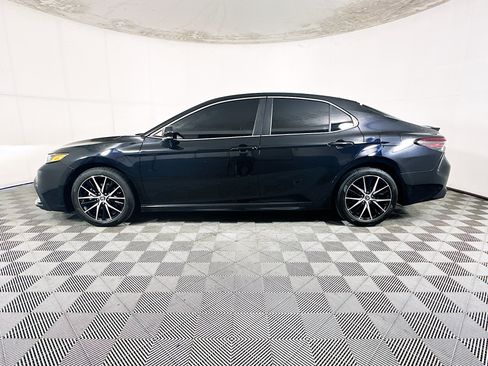 Used 2023 Toyota Camry SE w/ Cold Weather Package FWD image 6