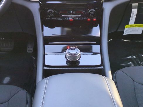 New 2025 Jeep Grand Cherokee Laredo AWD/4WD image 19