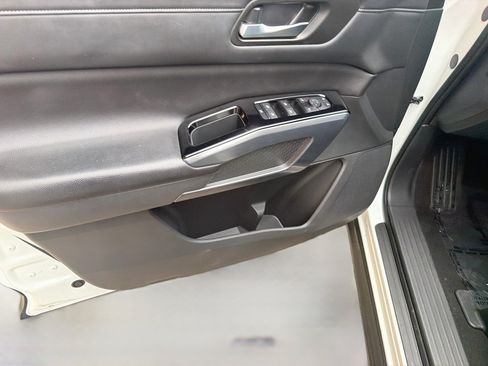 Used 2024 Nissan Pathfinder SL FWD image 20