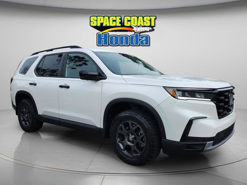 Certified 2024 Honda Pilot TrailSport image 1