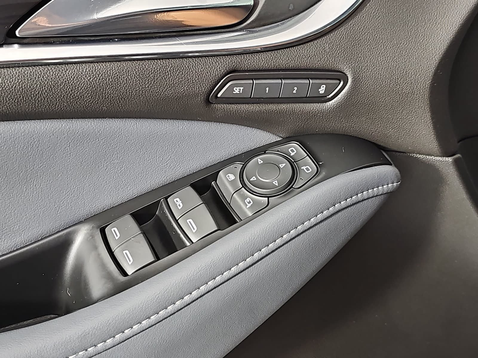 Used 2023 Buick Enclave Premium w/ Experience Buick Package FWD image 26