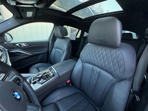 Used 2025 BMW X6 xDrive40i w/ Executive Package image 11