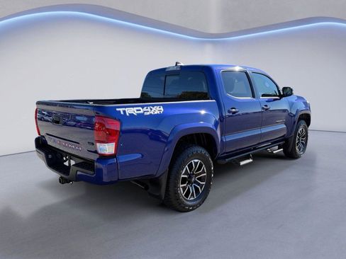 Used 2022 Toyota Tacoma TRD Sport w/ Technology Package image 3