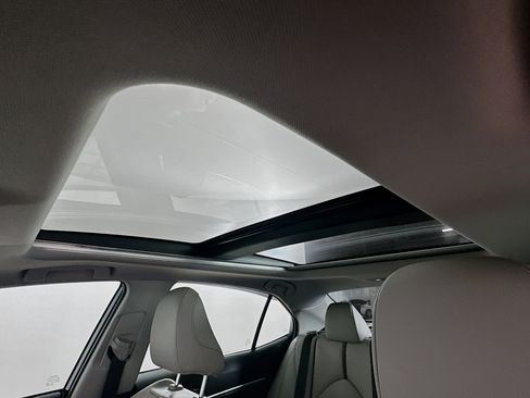 Used 2021 Toyota Camry XLE image 26