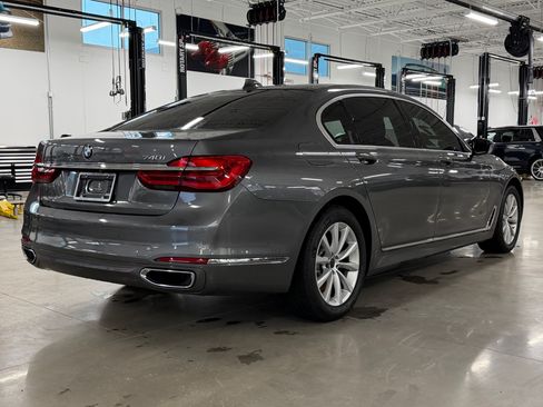 Used 2017 BMW 740i RWD image 8