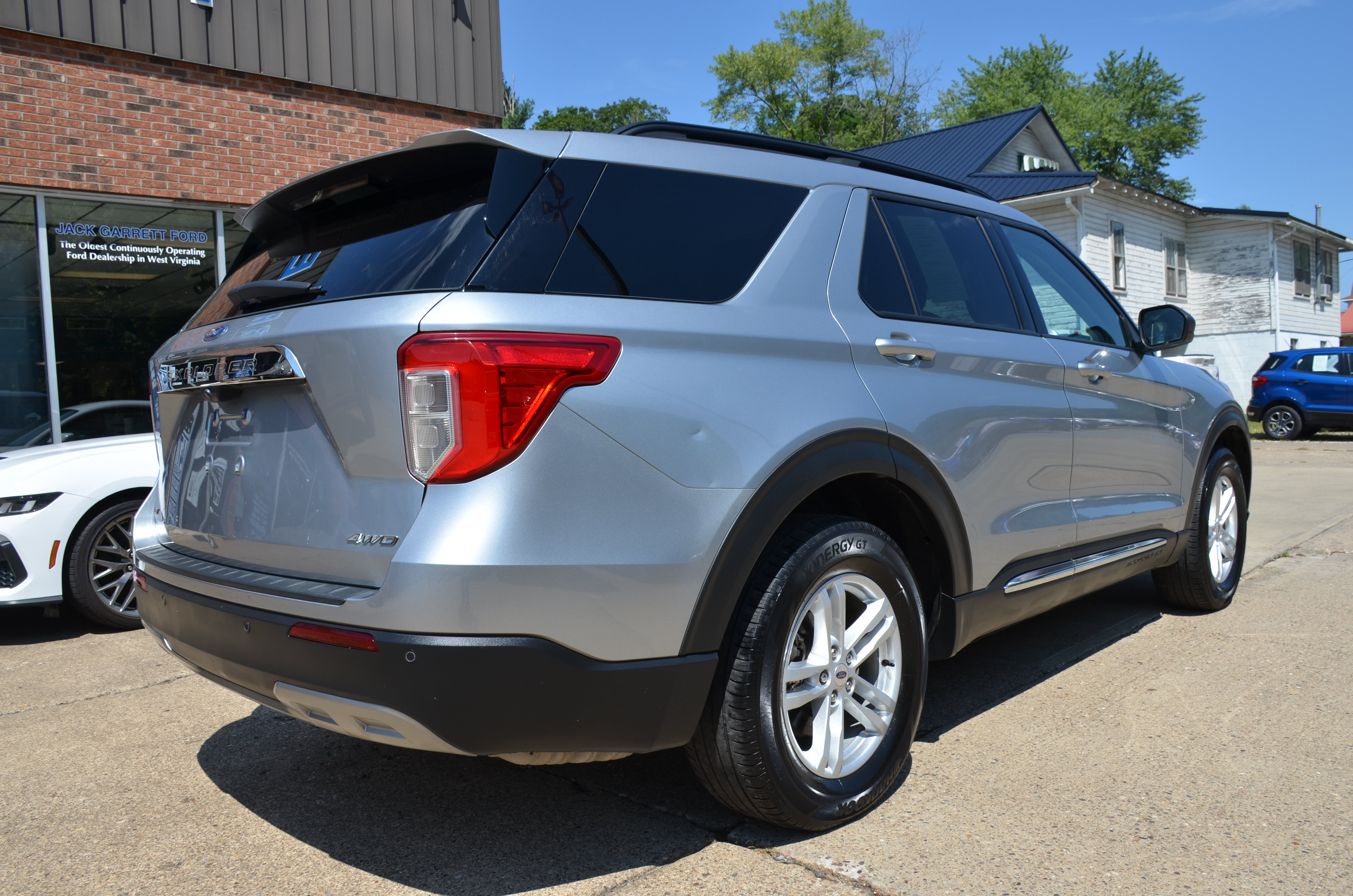 Used 2023 Ford Explorer XLT w/ Equipment Group 202A AWD/4WD image 6