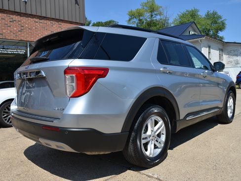 Used 2023 Ford Explorer XLT w/ Equipment Group 202A image 6