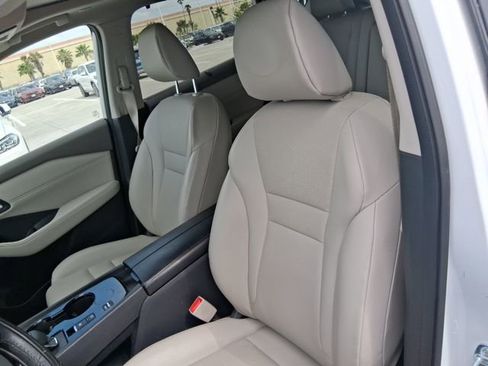 Used 2024 Nissan Rogue SV w/ SV Premium Package FWD image 14