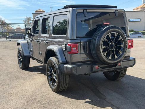 Used 2025 Jeep Wrangler Unlimited Sahara w/ Safety Group AWD/4WD image 7