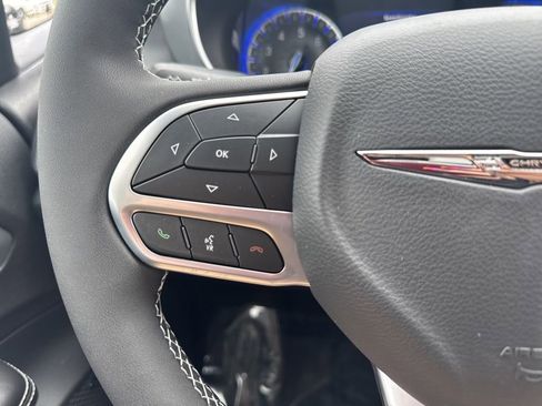 New 2026 Chrysler Pacifica Limited image 15