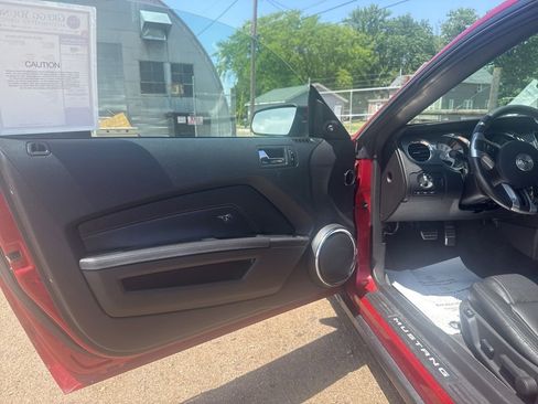 Used 2010 Ford Mustang GT RWD image 13