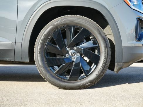 Used 2025 Volkswagen Atlas Cross Sport SE image 9