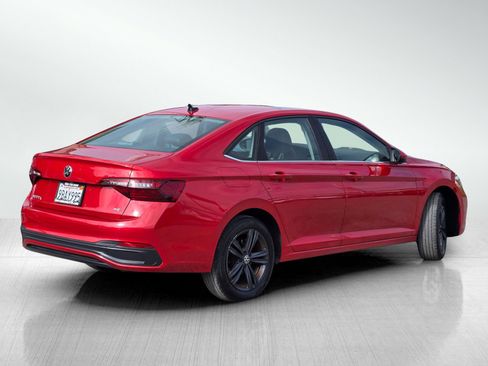 Used 2022 Volkswagen Jetta SE w/ Panoramic Sunroof Package image 4