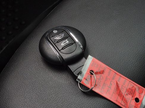 Used 2020 MINI Cooper S w/ Premium Package image 28