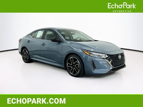 Used 2025 Nissan Sentra SR FWD image 1