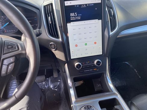 Used 2022 Ford Edge Titanium image 13