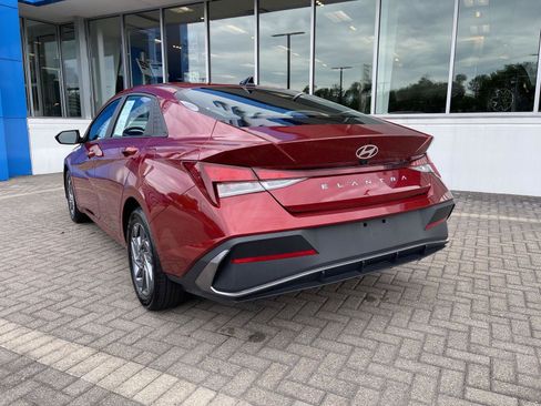 Used 2024 Hyundai Elantra SEL FWD image 3
