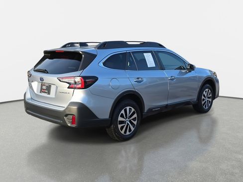 Used 2022 Subaru Outback Premium image 5