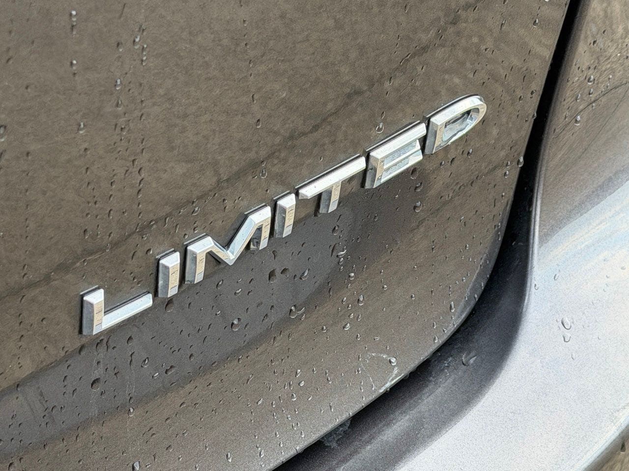 Used 2023 Chrysler Pacifica Limited FWD image 10