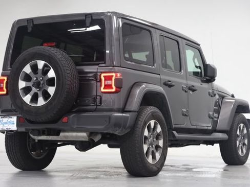 Used 2022 Jeep Wrangler Unlimited Sahara w/ LED Lighting Group AWD/4WD image 15