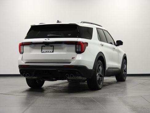 Used 2025 Ford Explorer ST AWD/4WD image 4