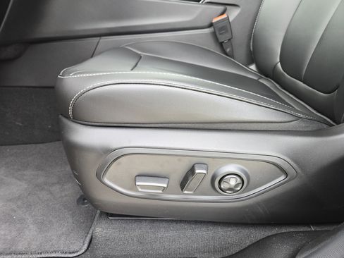 New 2025 Jeep Grand Cherokee Limited w/ Black Appearance Package image 19