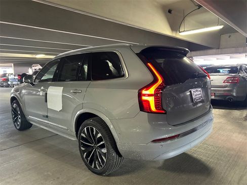 New 2026 Volvo XC90 B6 Plus w/ Protection Package image 4