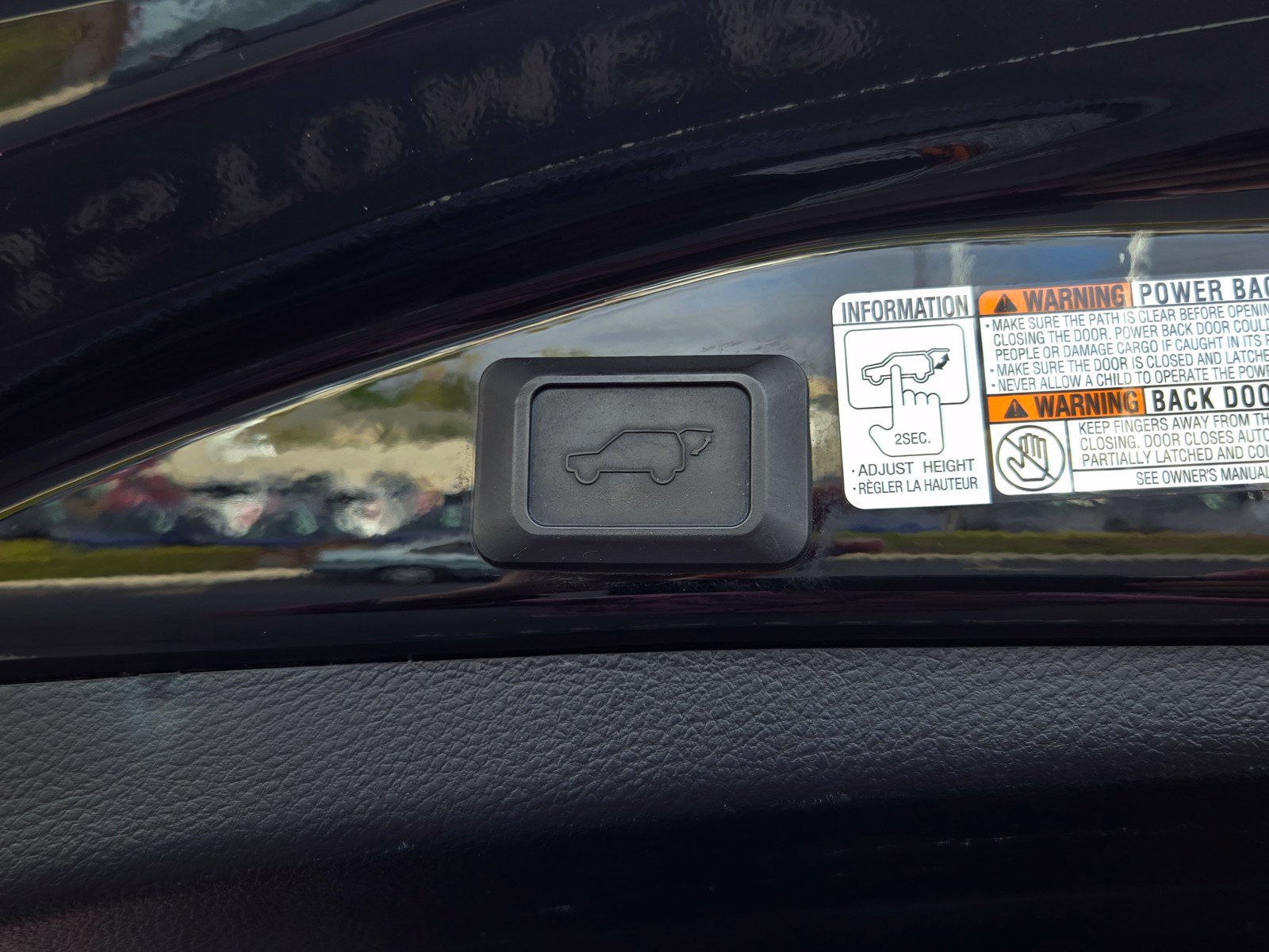 Used 2018 Toyota RAV4 XLE AWD/4WD image 25