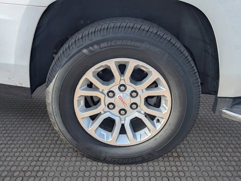 Used 2015 GMC Yukon SLE w/ HD Trailering Package image 10