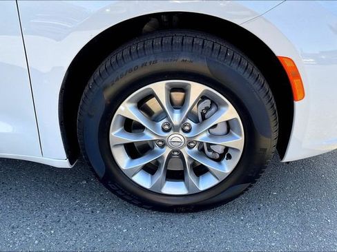 New 2026 Chrysler Pacifica Select image 12