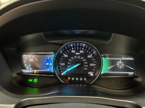 Used 2018 Ford Explorer XLT w/ Equipment Group 202A AWD/4WD image 15