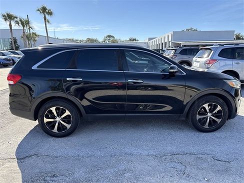 Used 2017 Kia Sorento EX image 7