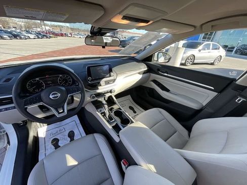 Used 2023 Nissan Altima 2.5 SV image 21