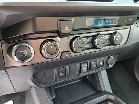 Used 2023 Toyota Tacoma TRD Off-Road AWD/4WD image 18