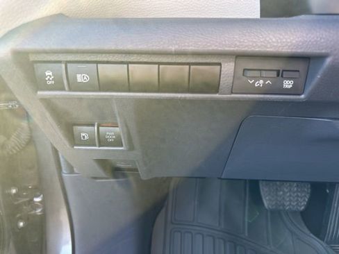 Used 2024 Toyota Sienna XLE image 22