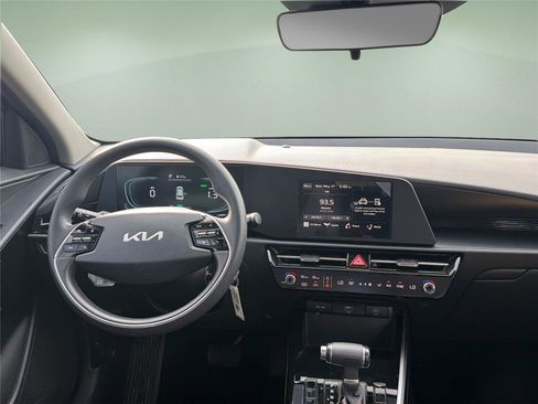 Used 2025 Kia Niro LX FWD image 9