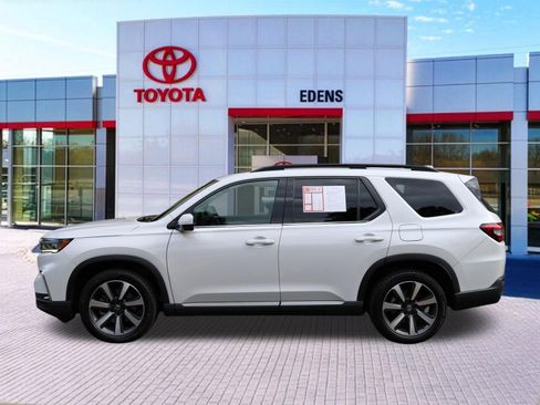 Used 2023 Honda Pilot Touring image 10