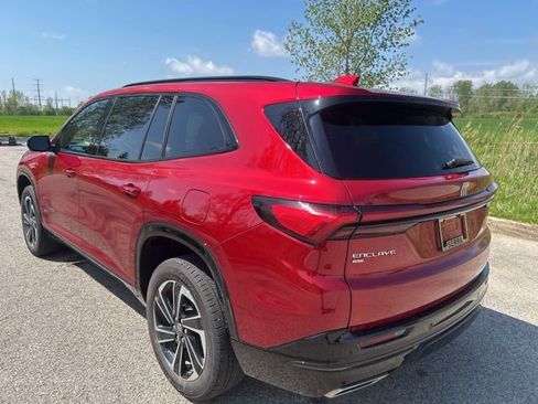 Used 2025 Buick Enclave Sport Touring w/ Power Package AWD/4WD image 4