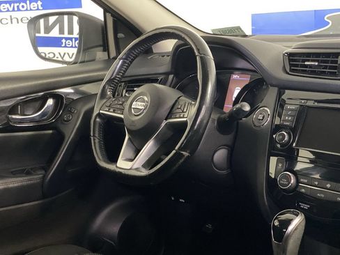 Used 2022 Nissan Rogue Sport SV FWD image 14