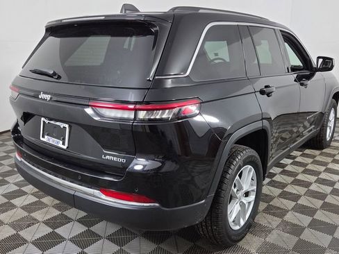 Used 2023 Jeep Grand Cherokee Laredo image 7